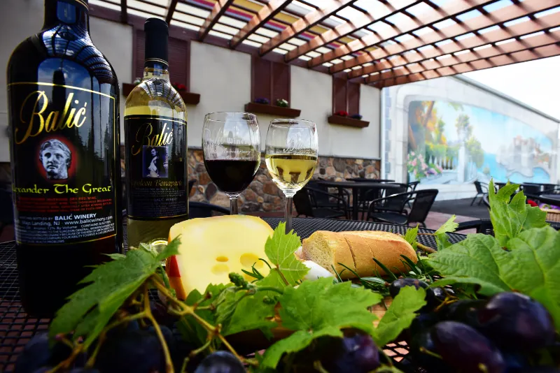 Balić red and white wine with bread, cheese and grapes on the winery terrace